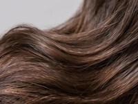 ¿Cómo evitar la deshidratación y rotura del cabello en verano?
