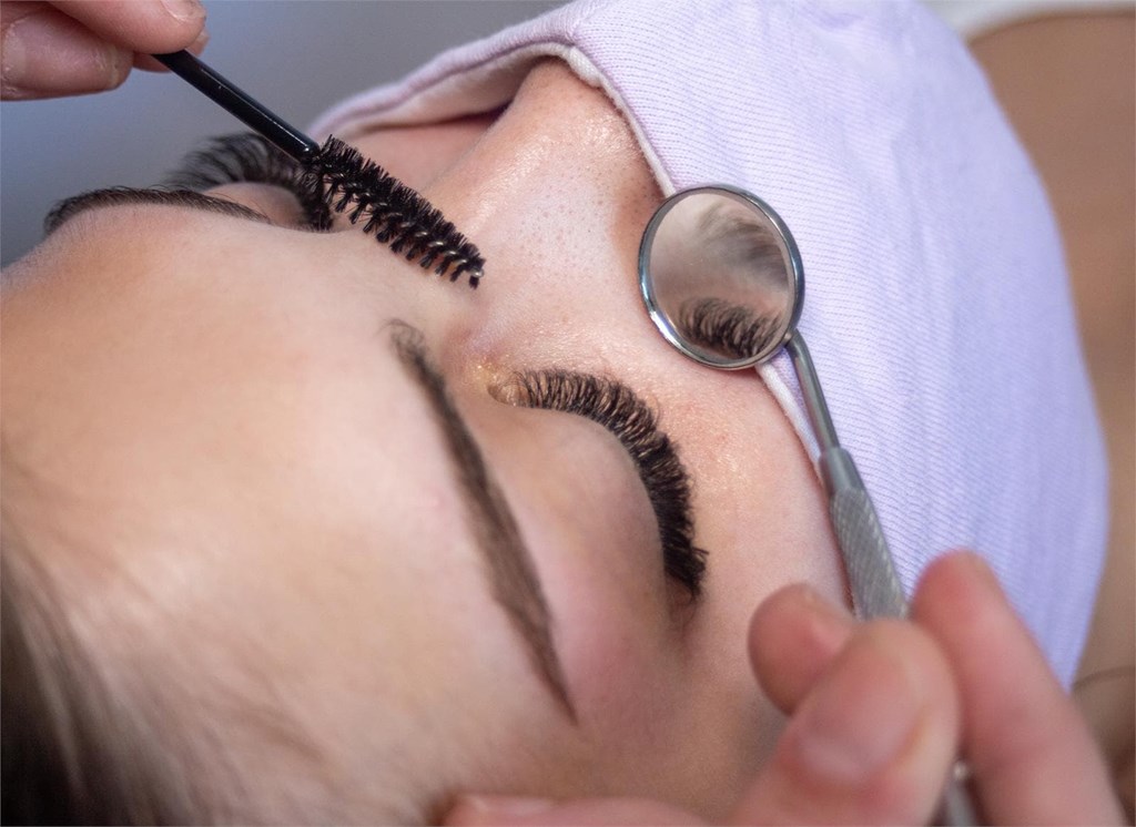 ¿Extensiones o tinte de pestañas? Te ayudamos a saber qué es lo mejor para tu mirada
