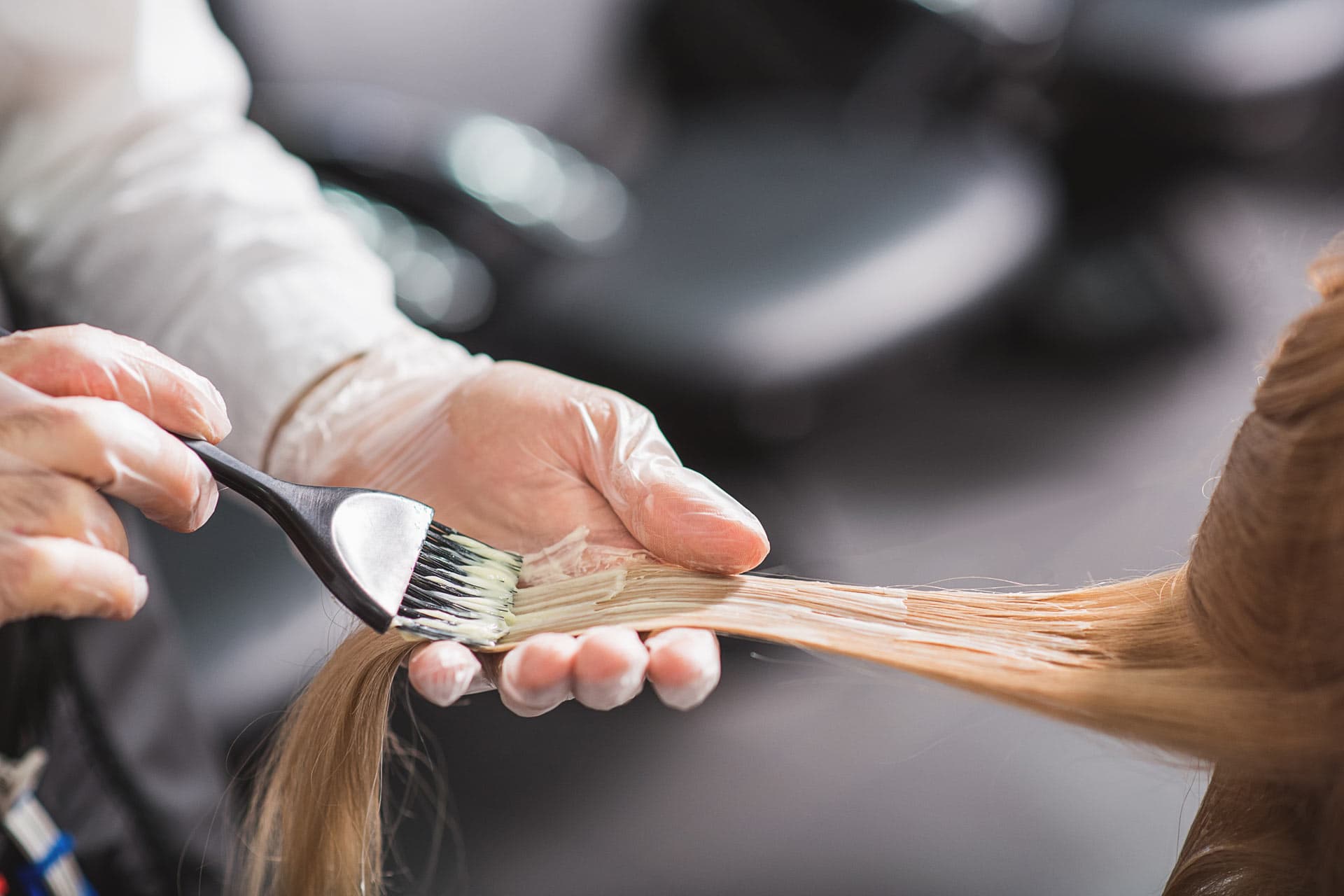 Un equipo de peluqueros profesionales en Bertamiráns
